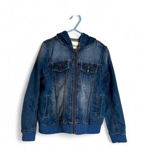 🐞Boys hooded denim jacket size 6